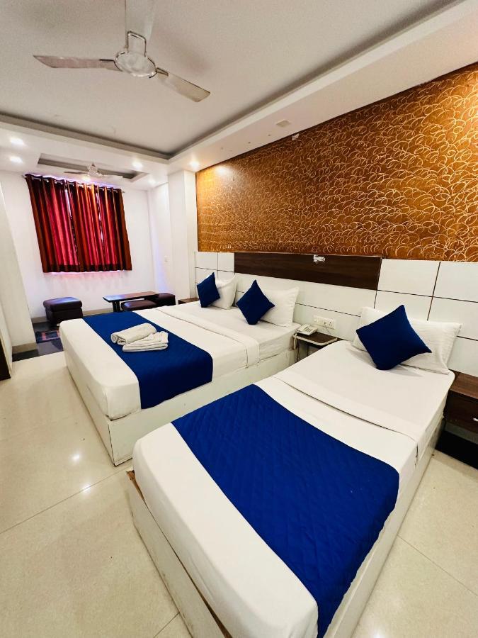 Palm Majestic At Airport Hotel Nueva Delhi Exterior foto
